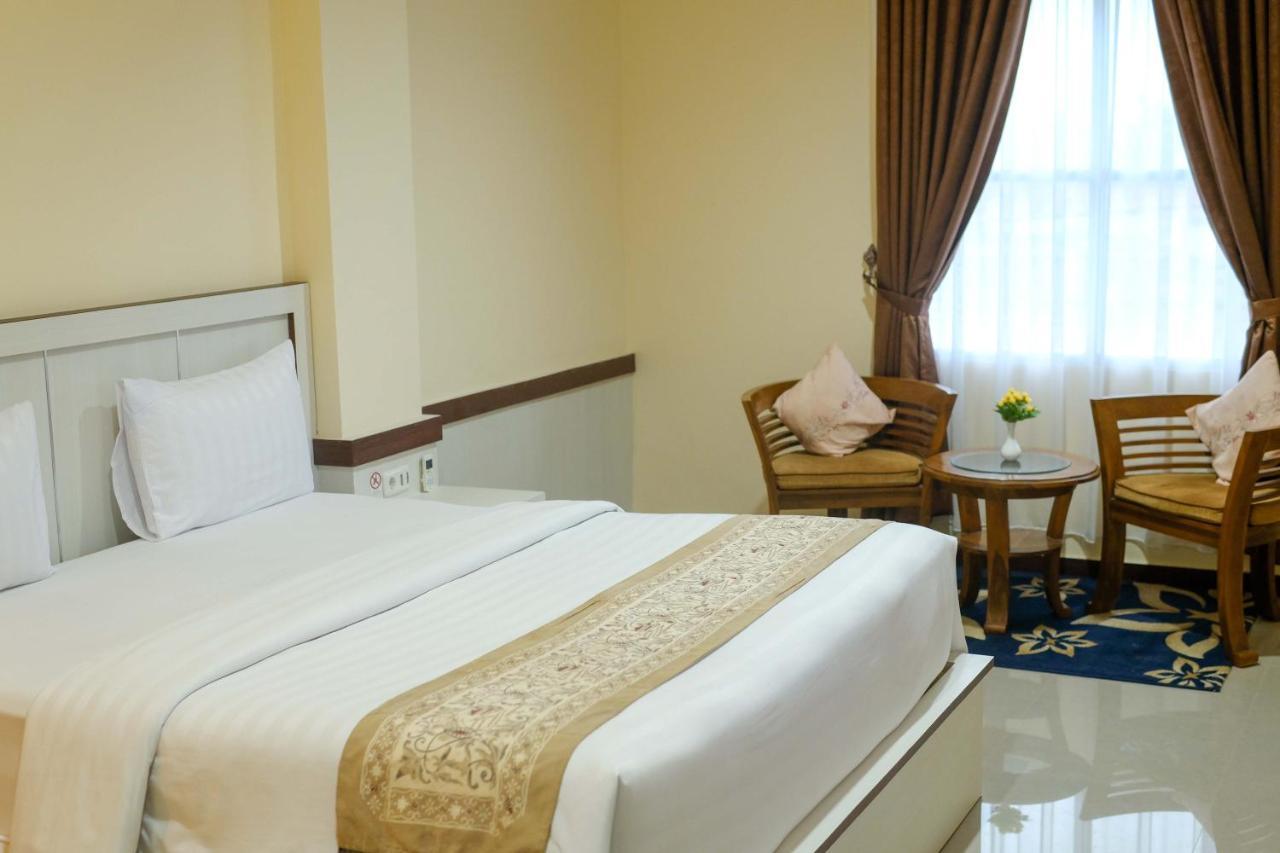 Grand Buana Lestari Hotel Паданг Экстерьер фото