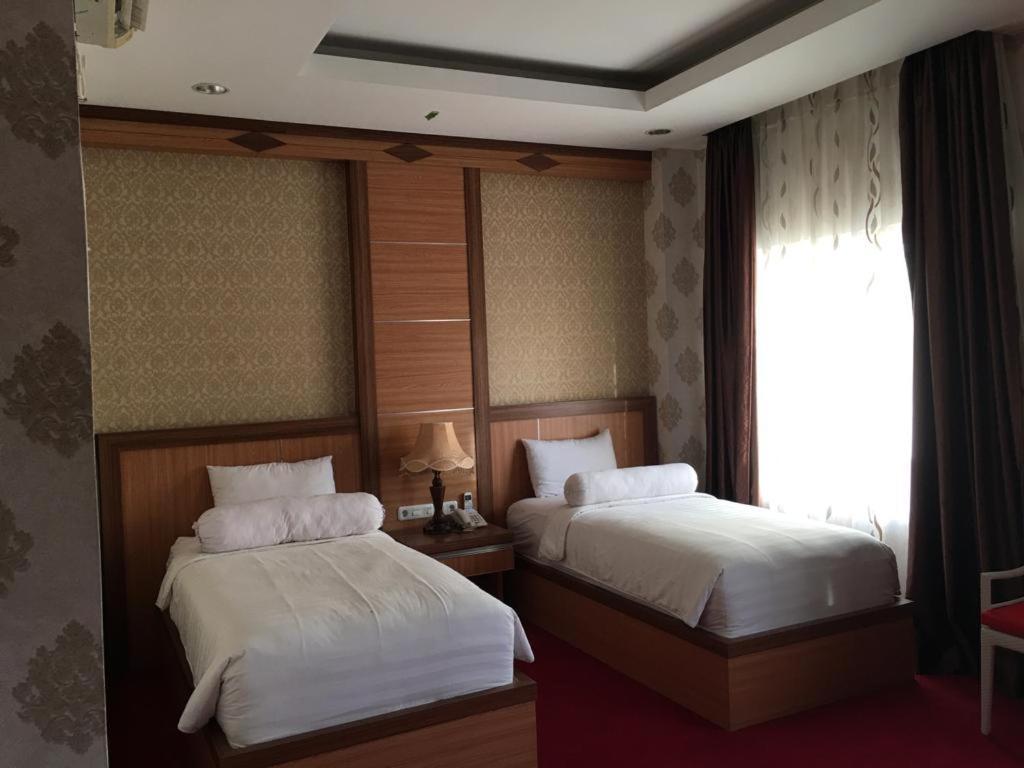 Grand Buana Lestari Hotel Паданг Экстерьер фото